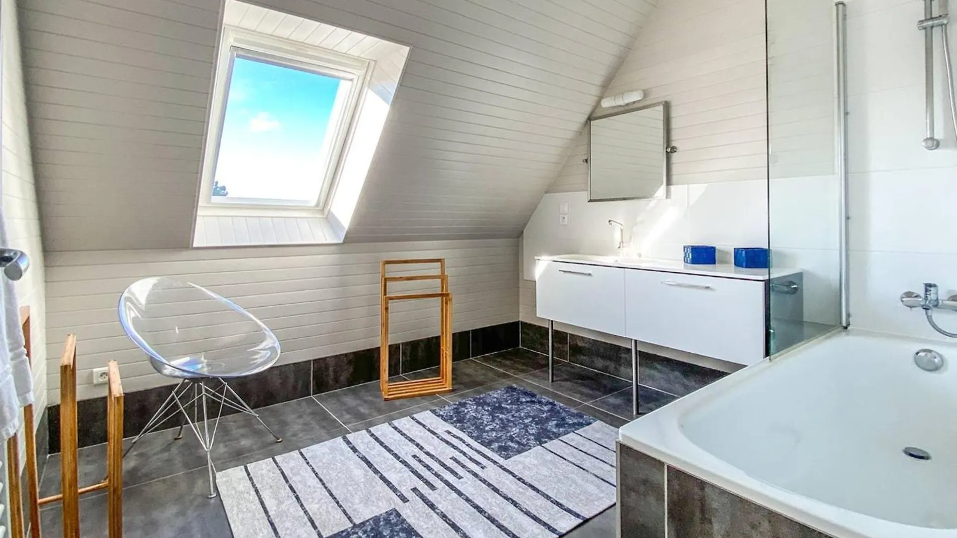 Holiday home Superbe Villa A Trebeurden Pour 11 Personnes Avec Vue Sur Mer, Jardin Et Wifi - Fr-1-368-327
